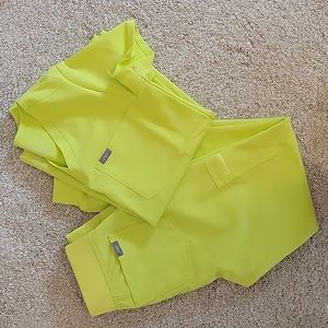 FIGS Catarina Top & Zamora Jogger Scrub Pant - XXS - Citrine